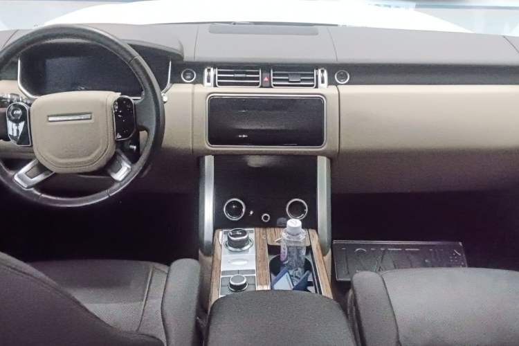 Used Land Rover Range 2019 3.0 SCV6 Legacy Edition Interior 3
