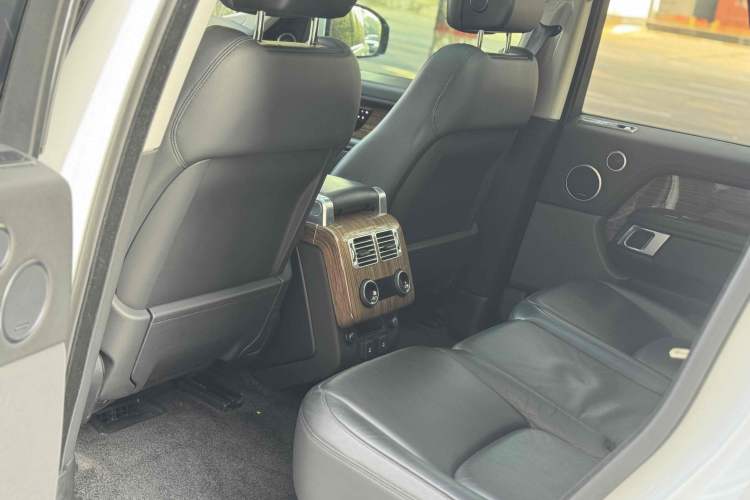 Used Land Rover Range 2019 3.0 SC V6 Grand Edition Interior 8