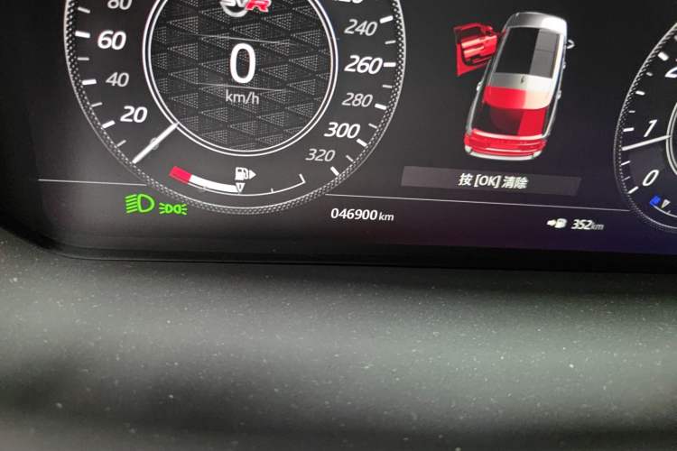 Used Land Rover Range 2019 3.0 SCV6 Legacy Edition Odometer Close Up