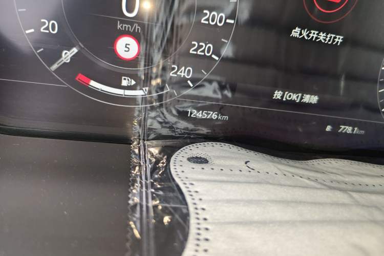 Used Land Rover Range  Odometer Close Up