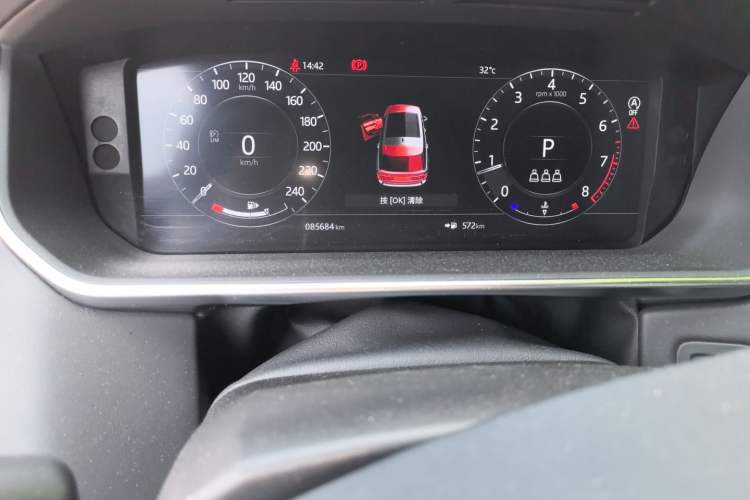 Used Land Rover Range  Odometer Close Up