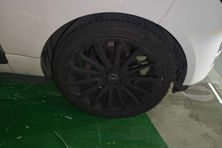 Used Land Rover Range  Right Front Wheel Hub