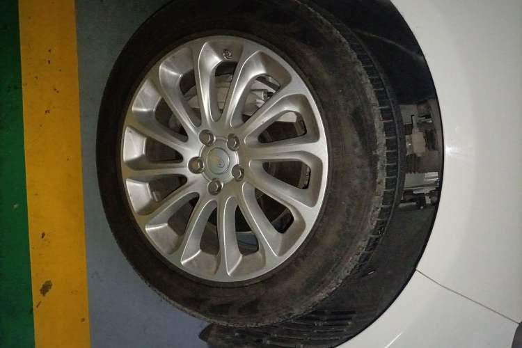 Used Land Rover Range 2019 3.0 SCV6 Legacy Edition Right Front Wheel Hub