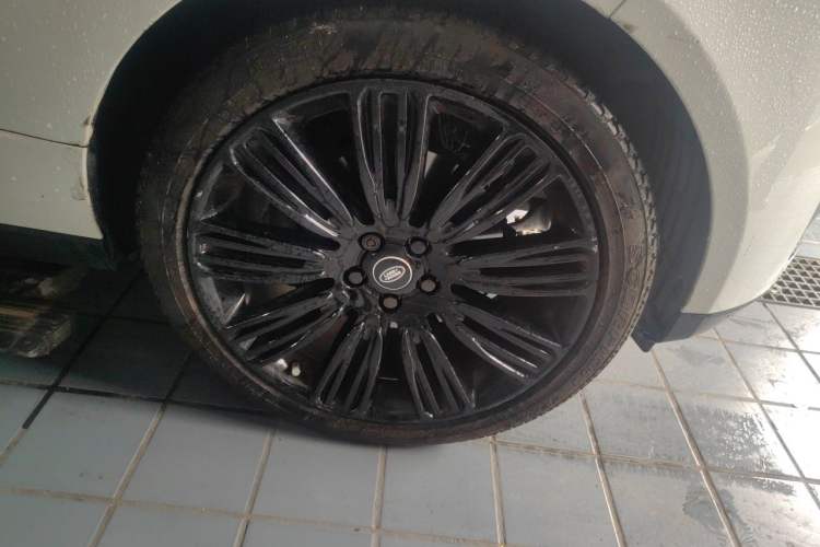 Used Land Rover Range  Right Front Wheel Hub
