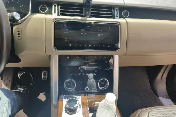 Used Land Rover Range 2020 3.0 L6 Long-Wheelbase Legacy Audio And AC Panel