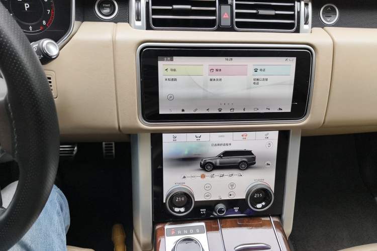 Used Land Rover Range 2020 3.0 L6 Long-Wheelbase Legacy Audio And AC Panel