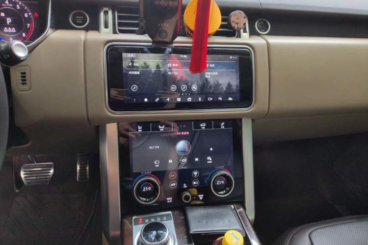 Used Land Rover Range 2020 3.0 L6 Legacy Edition Audio And AC Panel