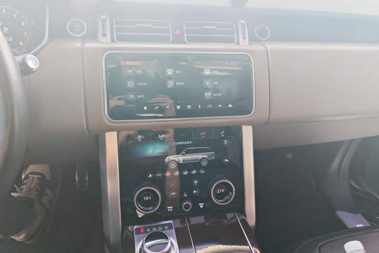 Used Land Rover Range 2020 3.0 L6 Long-Wheelbase Legacy Audio And AC Panel