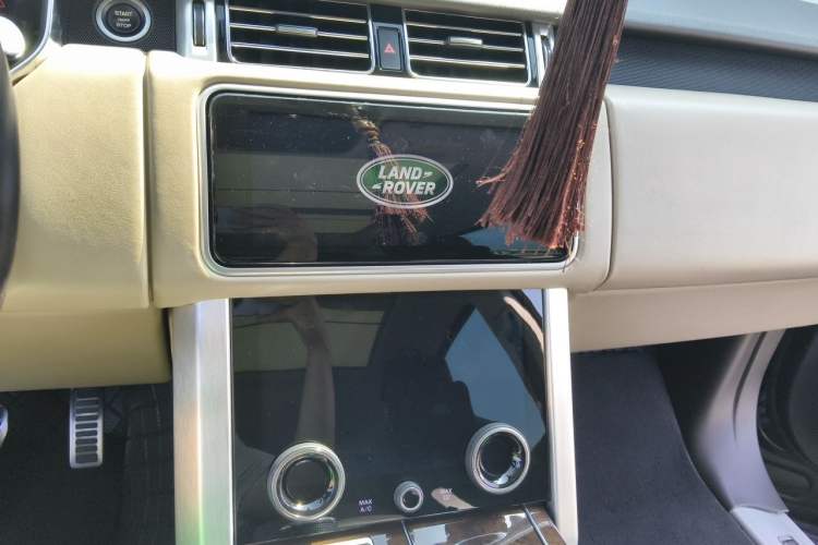 Used Land Rover Range 2020 3.0 L6 Long-Wheelbase Legacy Audio And AC Panel
