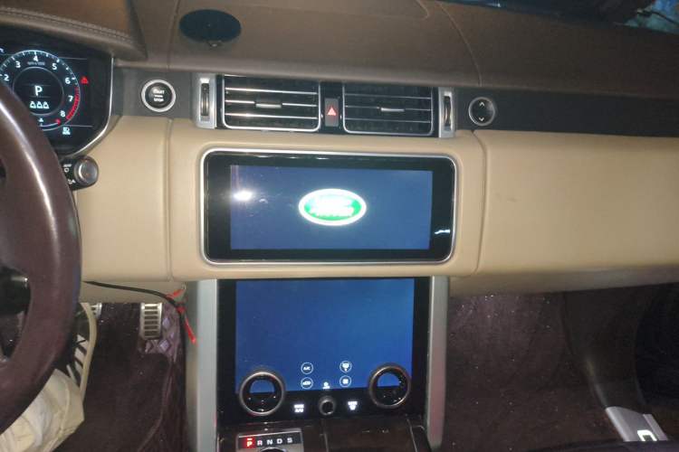 Used Land Rover Range 2020 3.0 L6 Long-Wheelbase Legacy Audio And AC Panel