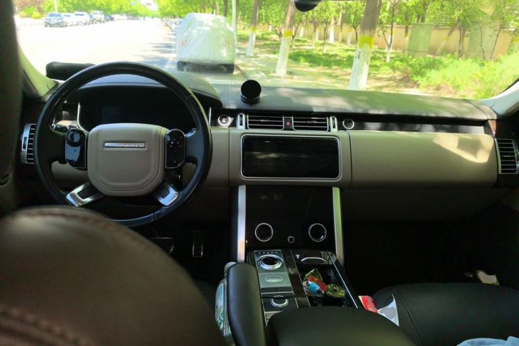 Used Land Rover Range 2020 3.0 L6 Long-Wheelbase Legacy Center Console