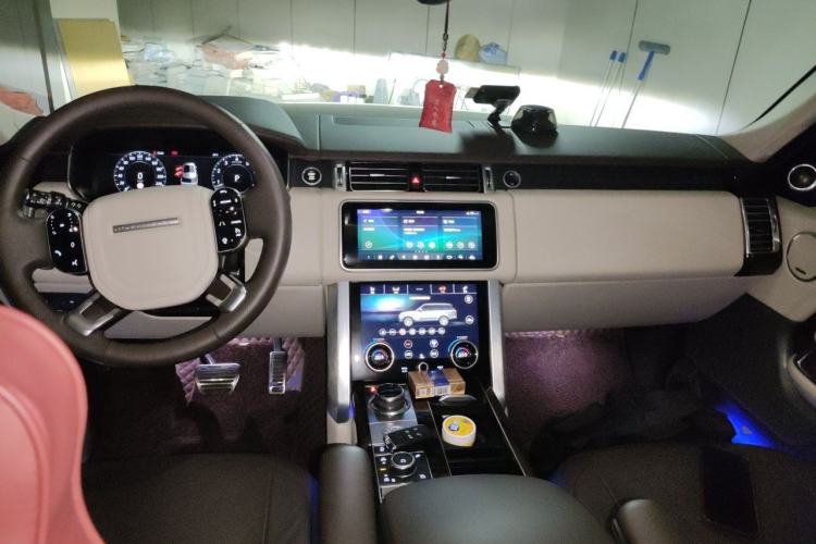 Used Land Rover Range 2020 3.0 L6 Long-Wheelbase Legacy Center Console
