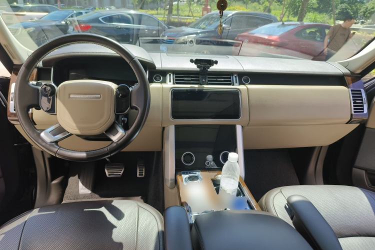 Used Land Rover Range 2020 3.0 L6 Long-Wheelbase Legacy Center Console