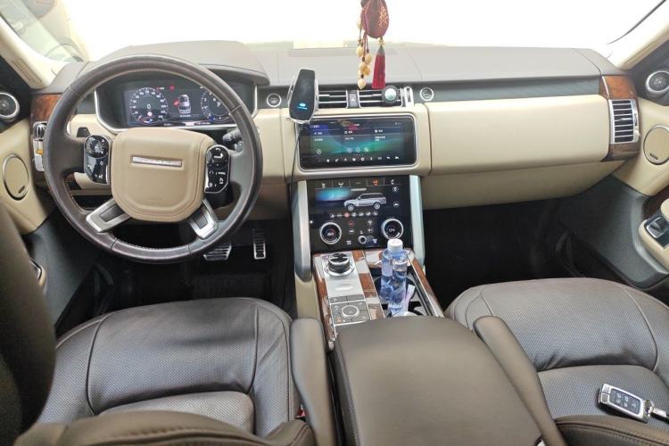 Used Land Rover Range 2020 3.0 L6 Legacy Edition Center Console