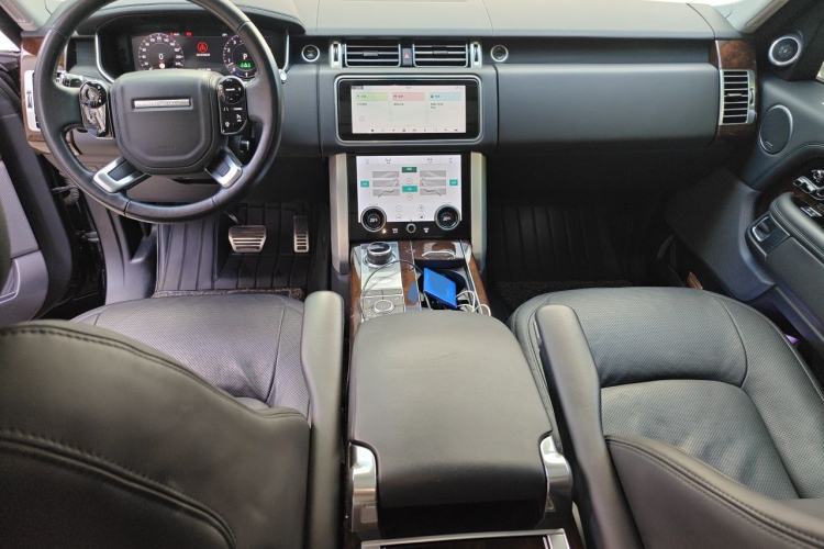 Used Land Rover Range 2020 3.0 L6 Long-Wheelbase Legacy Center Console