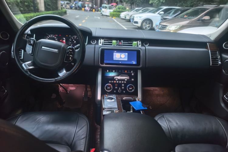 Used Land Rover Range 2020 3.0 L6 Grand Edition Center Console