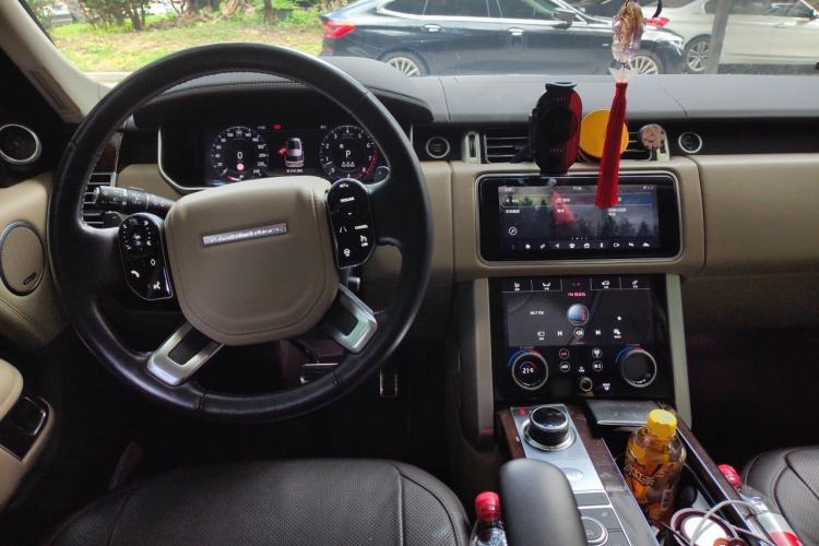 Used Land Rover Range 2020 3.0 L6 Legacy Edition Center Console