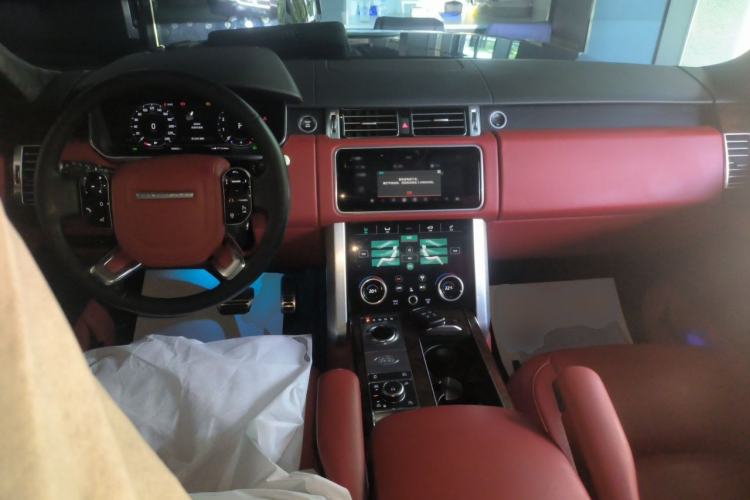Used Land Rover Range 2020 3.0 L6 Long-Wheelbase Legacy Center Console