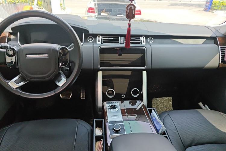Used Land Rover Range 2020 3.0 L6 Legacy Edition Center Console