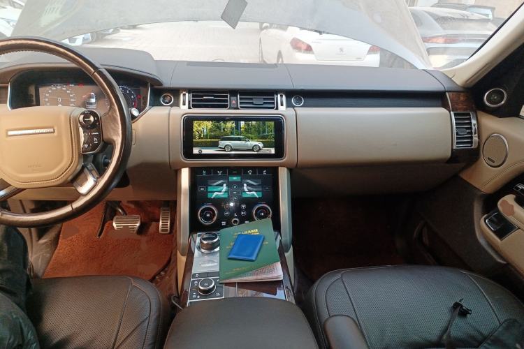 Used Land Rover Range 2020 3.0 L6 Long-Wheelbase Legacy Center Console