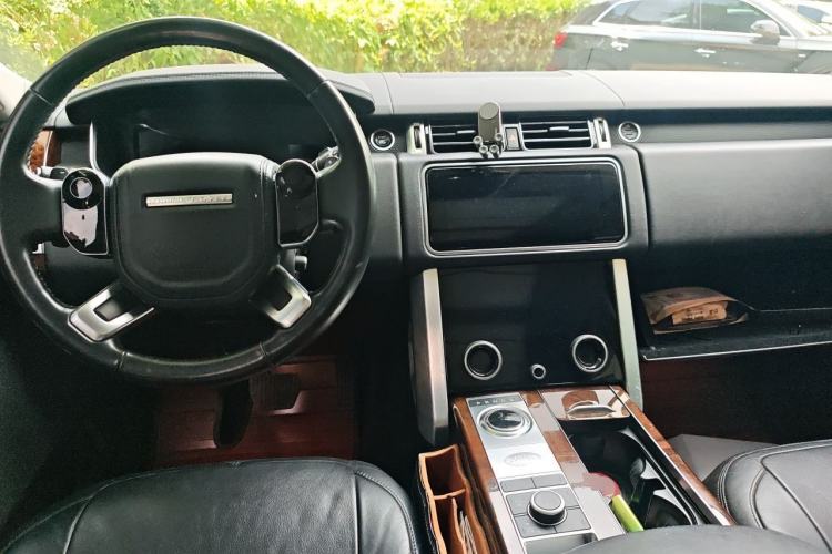 Used Land Rover Range 2020 3.0 L6 Grand Edition Center Console