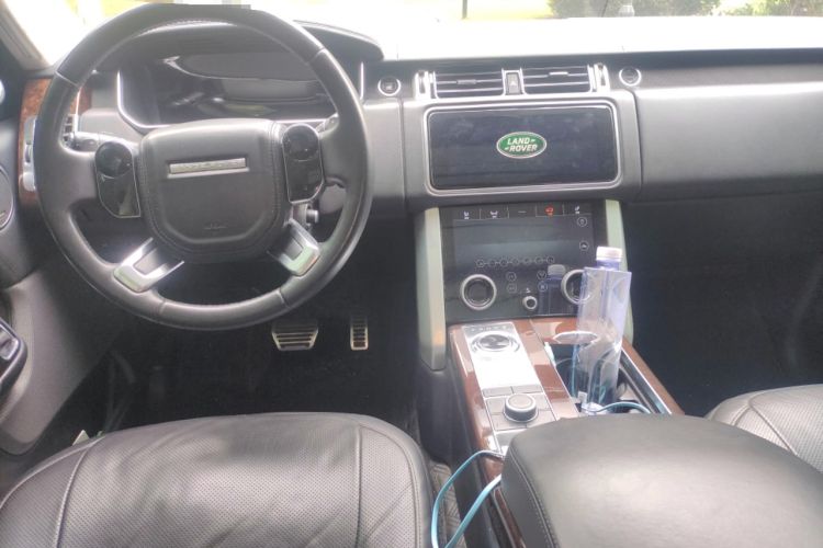 Used Land Rover Range 2020 3.0 L6 Long-Wheelbase Legacy Center Console