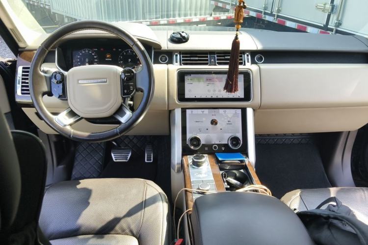 Used Land Rover Range 2020 3.0 L6 Long-Wheelbase Legacy Center Console