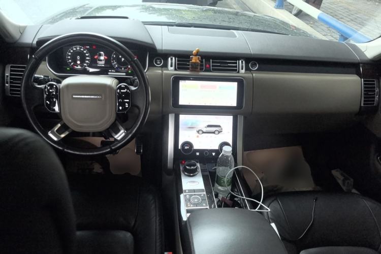 Used Land Rover Range 2020 3.0 L6 Long-Wheelbase Legacy Center Console