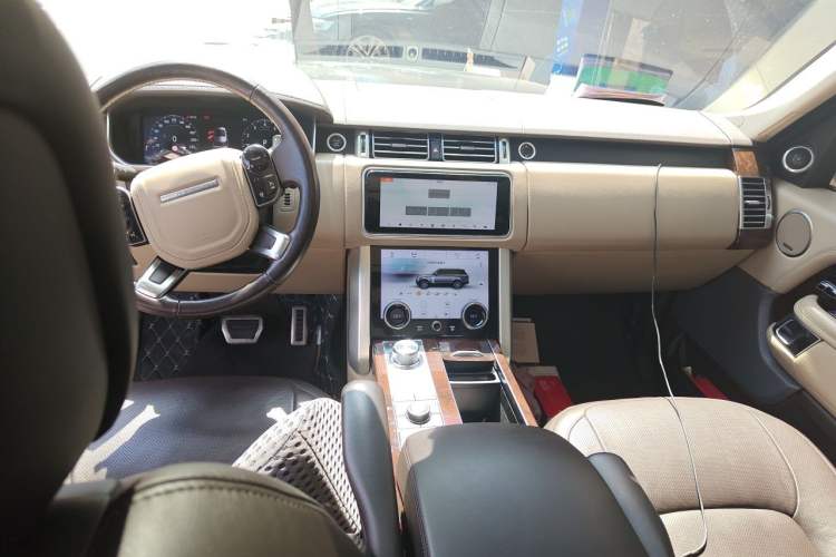 Used Land Rover Range 2020 3.0 L6 Long-Wheelbase Legacy Center Console