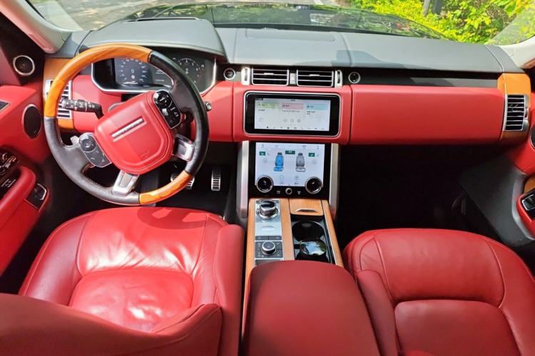 Used Land Rover Range 2020 3.0 L6 Prestige Extended-Length Version Center Console