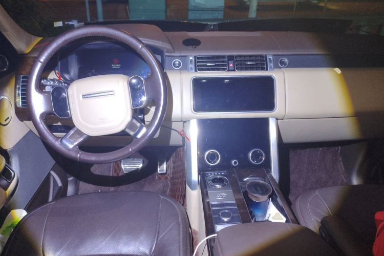 Used Land Rover Range 2020 3.0 L6 Long-Wheelbase Legacy Center Console