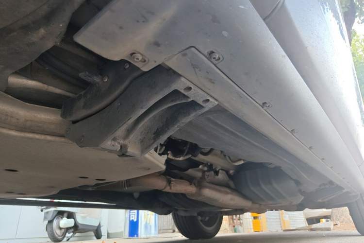 Used Land Rover Range 2020 3.0 L6 Long-Wheelbase Legacy Chassis Front Left