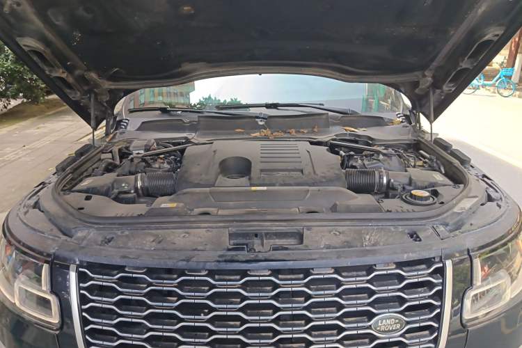Used Land Rover Range 2020 3.0 L6 Grand Edition Engine Bay