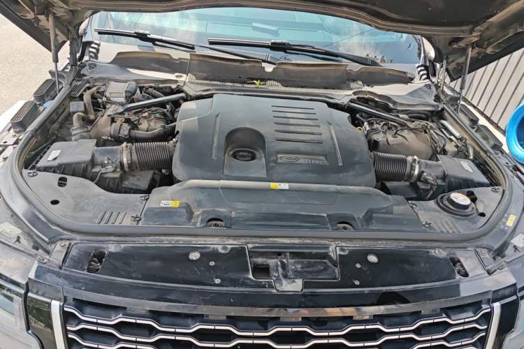 Used Land Rover Range 2020 3.0 L6 Legacy Edition Engine Bay