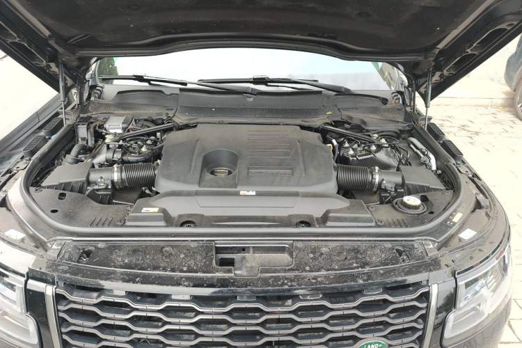 Used Land Rover Range 2020 3.0 L6 Grand Edition Engine Bay