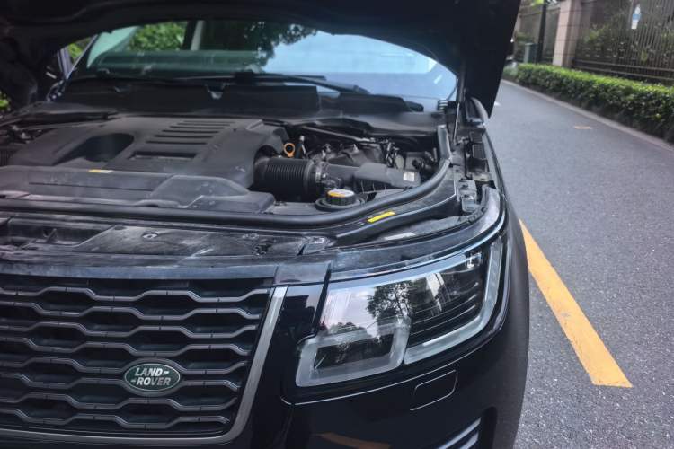 Used Land Rover Range 2020 3.0 L6 Grand Edition Engine Bay Left