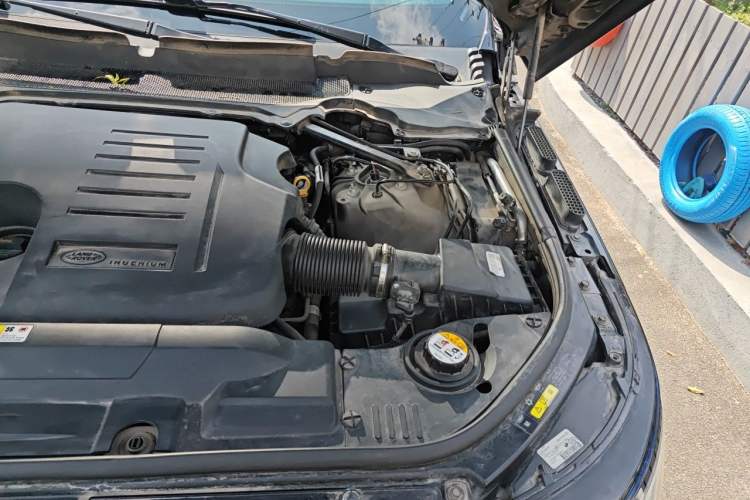 Used Land Rover Range 2020 3.0 L6 Legacy Edition Engine Bay Left