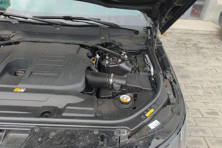 Used Land Rover Range 2020 3.0 L6 Grand Edition Engine Bay Left