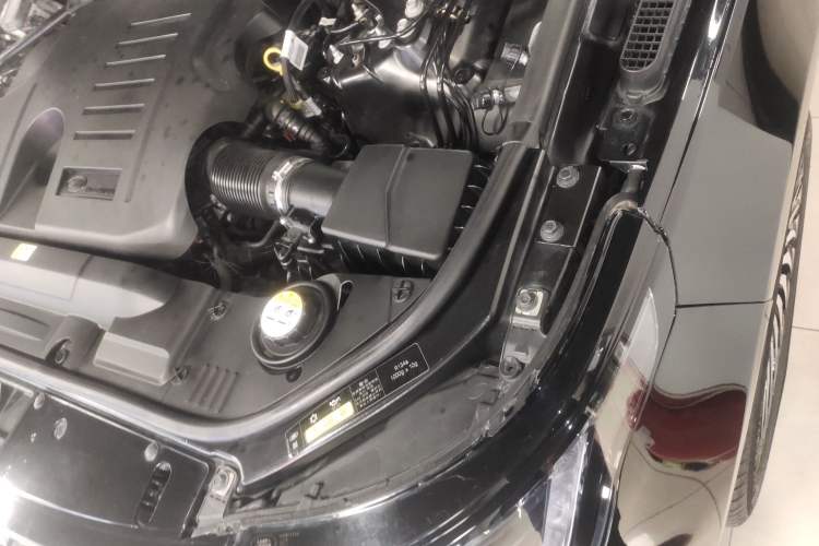 Used Land Rover Range 2020 3.0 L6 Long-Wheelbase Legacy Engine Bay Left