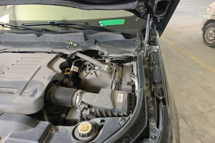 Used Land Rover Range  Engine Bay Left