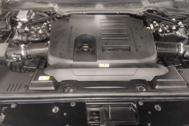 Used Land Rover Range 2020 3.0 L6 Long-Wheelbase Legacy Engine Bay