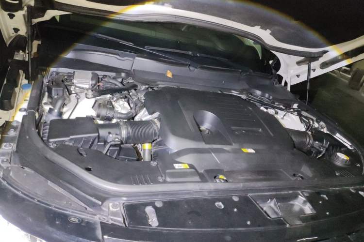Used Land Rover Range 2020 3.0 L6 Long-Wheelbase Legacy Engine Bay Right