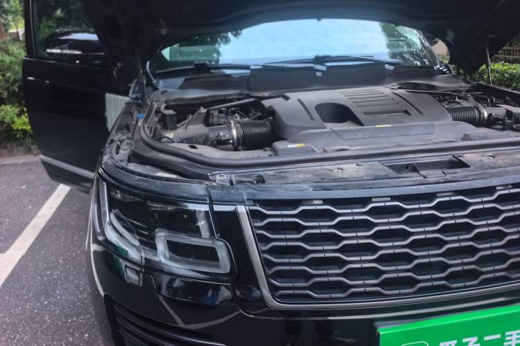Used Land Rover Range 2020 3.0 L6 Grand Edition Engine Bay Right