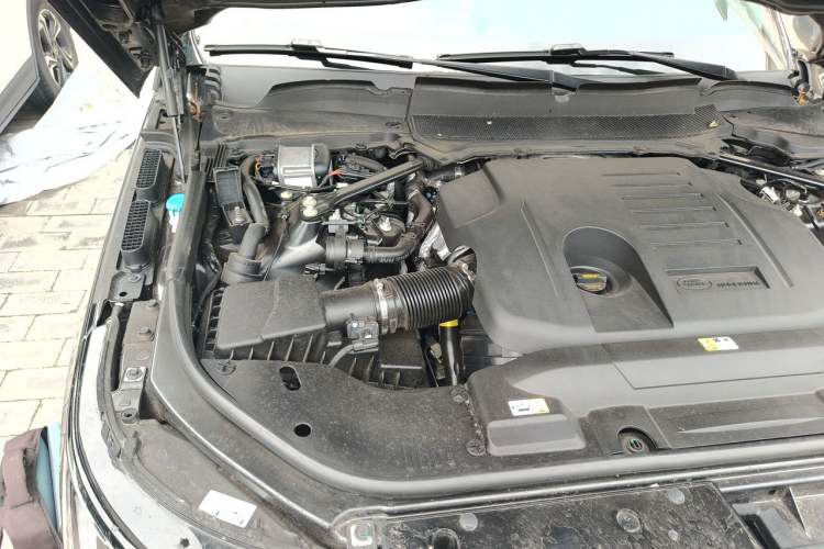 Used Land Rover Range 2020 3.0 L6 Grand Edition Engine Bay Right