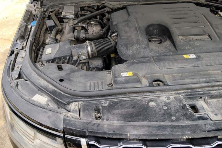 Used Land Rover Range 2020 3.0 L6 Grand Edition Engine Bay Right