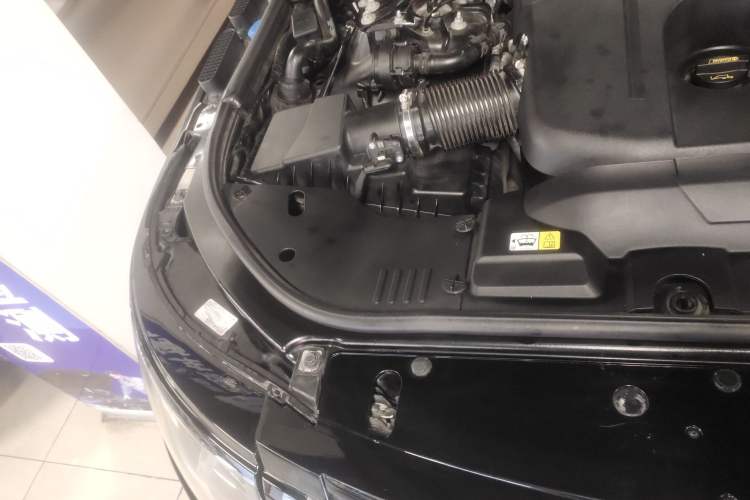Used Land Rover Range 2020 3.0 L6 Long-Wheelbase Legacy Engine Bay Right