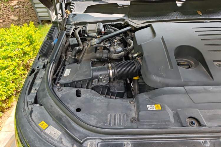 Used Land Rover Range 2020 3.0 L6 Prestige Extended-Length Version Engine Bay Right