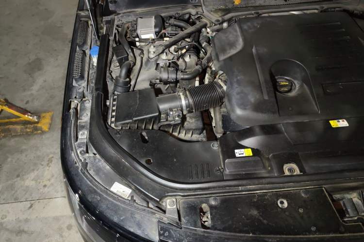 Used Land Rover Range 2020 3.0 L6 Long-Wheelbase Legacy Engine Bay Right