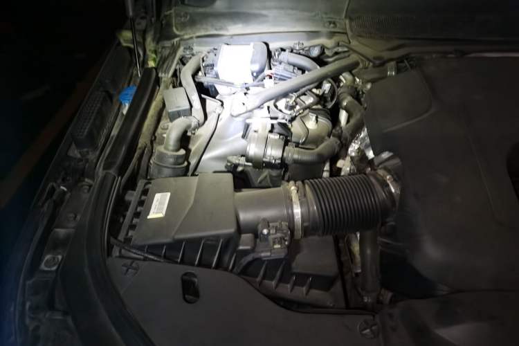 Used Land Rover Range 2020 3.0 L6 Long-Wheelbase Legacy Engine Bay Right