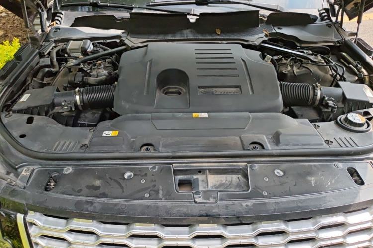 Used Land Rover Range 2020 3.0 L6 Prestige Extended-Length Version Engine Bay
